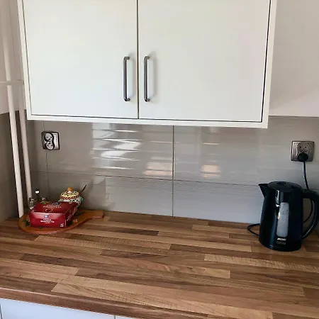 Kawalerka Z Prywatna Lazienka I Kuchnia Apartment *
